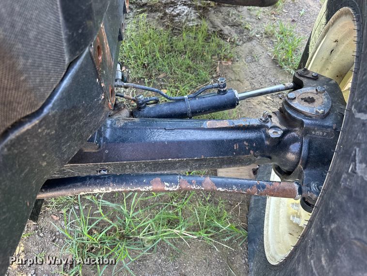 image for item EJ8877 2004 New Holland  TS115A MFWD tractor