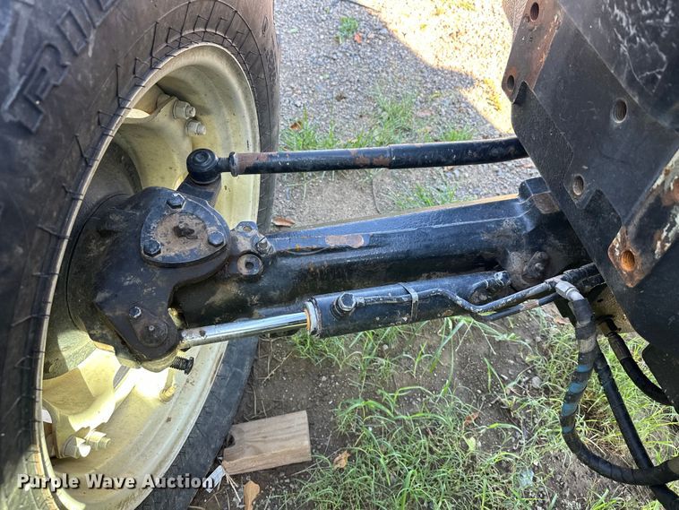 image for item EJ8877 2004 New Holland  TS115A MFWD tractor