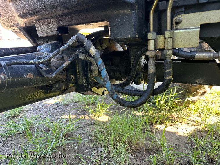 image for item EJ8877 2004 New Holland  TS115A MFWD tractor