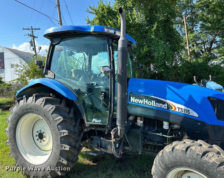 image for item EJ8877 2004 New Holland  TS115A MFWD tractor