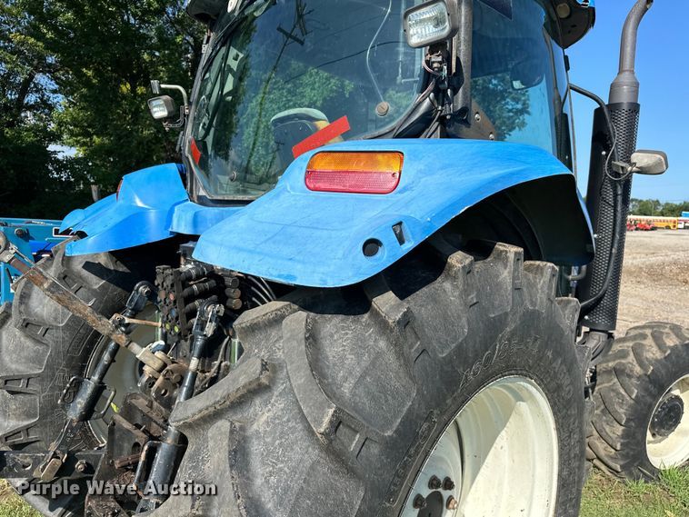 image for item EJ8877 2004 New Holland  TS115A MFWD tractor