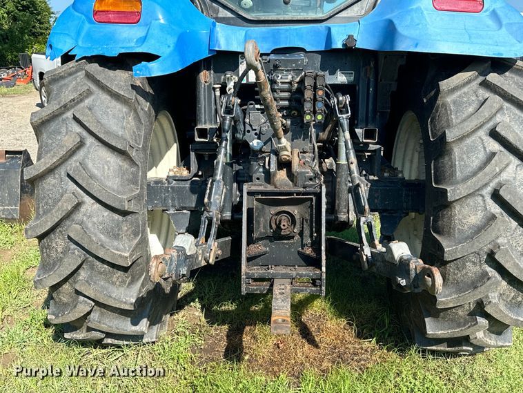 image for item EJ8877 2004 New Holland  TS115A MFWD tractor