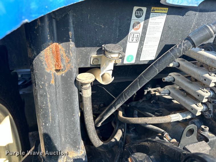 image for item EJ8877 2004 New Holland  TS115A MFWD tractor