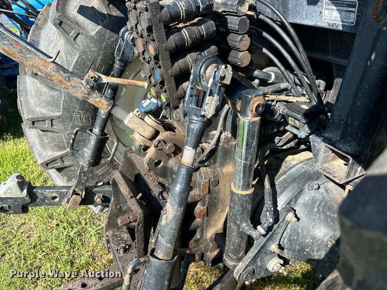 image for item EJ8877 2004 New Holland  TS115A MFWD tractor