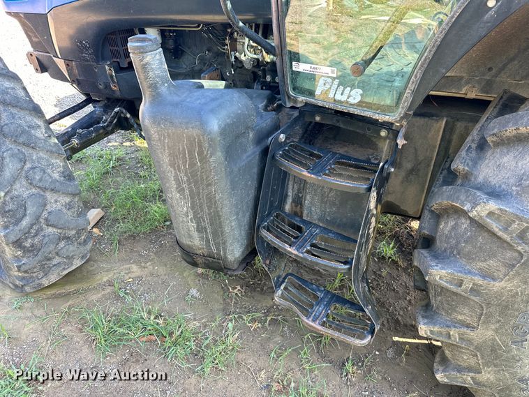 image for item EJ8877 2004 New Holland  TS115A MFWD tractor