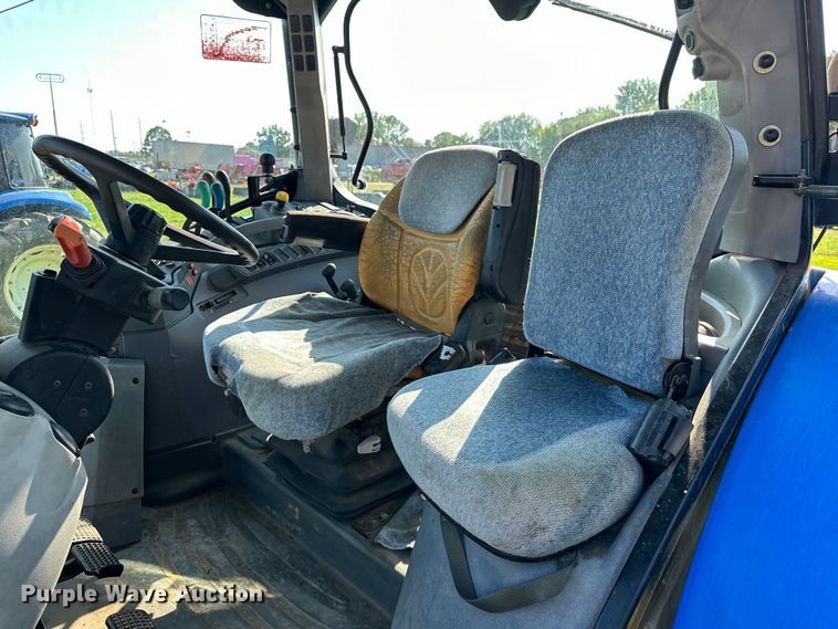 image for item EJ8877 2004 New Holland  TS115A MFWD tractor