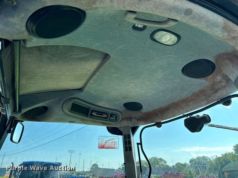 image for item EJ8877 2004 New Holland  TS115A MFWD tractor