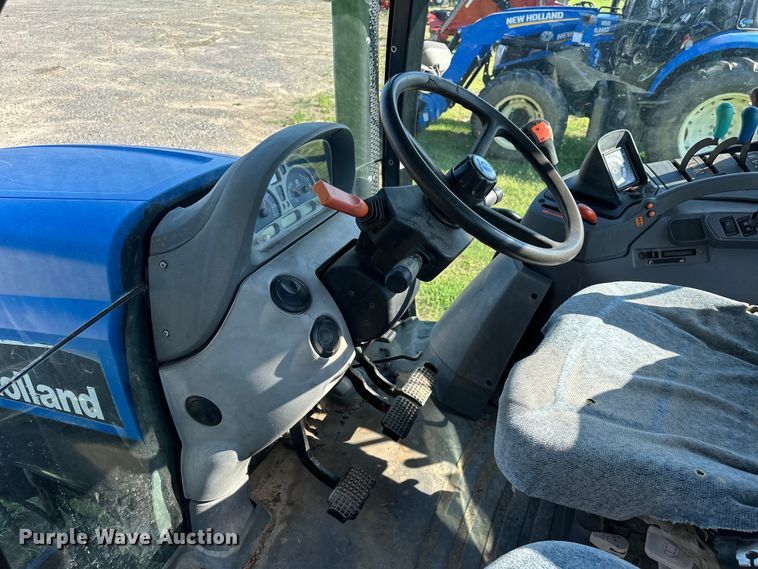 image for item EJ8877 2004 New Holland  TS115A MFWD tractor