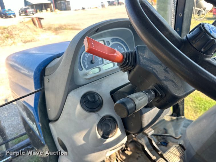 image for item EJ8877 2004 New Holland  TS115A MFWD tractor