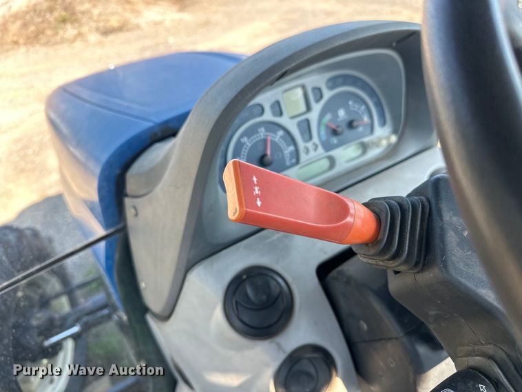 image for item EJ8877 2004 New Holland  TS115A MFWD tractor