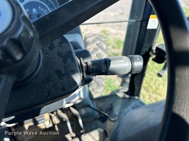 image for item EJ8877 2004 New Holland  TS115A MFWD tractor