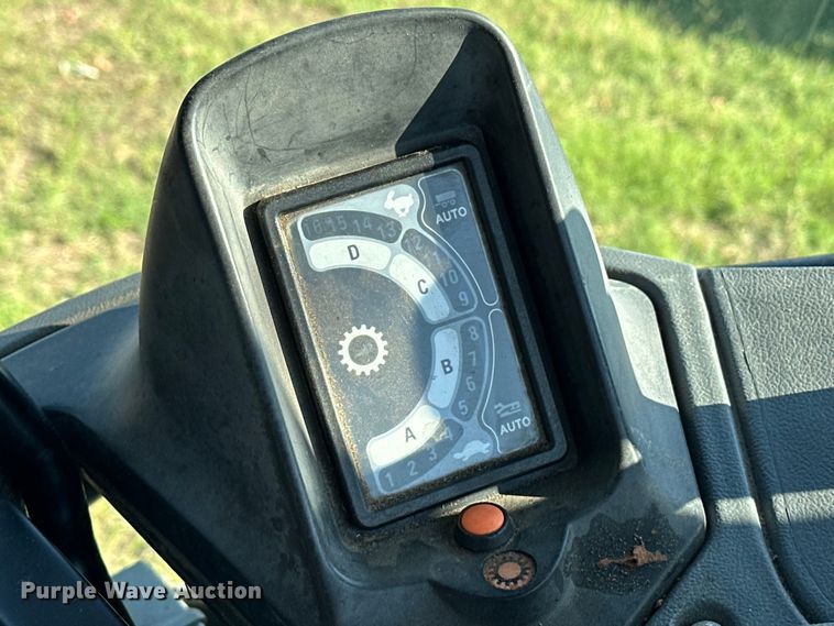 image for item EJ8877 2004 New Holland  TS115A MFWD tractor