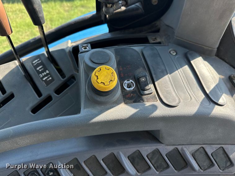 image for item EJ8877 2004 New Holland  TS115A MFWD tractor