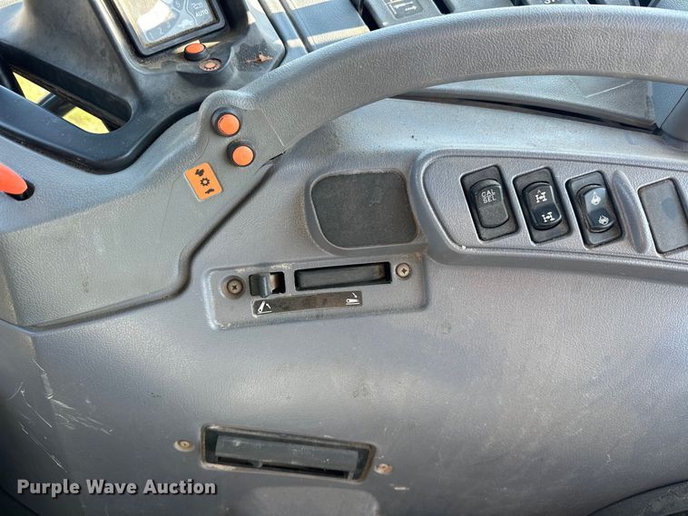 image for item EJ8877 2004 New Holland  TS115A MFWD tractor