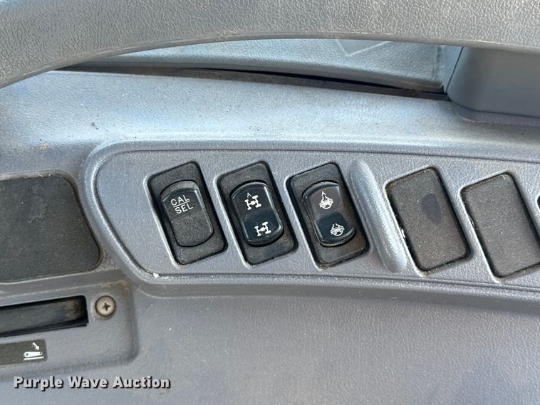 image for item EJ8877 2004 New Holland  TS115A MFWD tractor