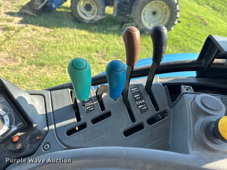 image for item EJ8877 2004 New Holland  TS115A MFWD tractor