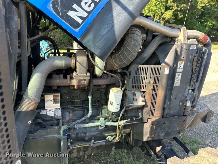 image for item EJ8877 2004 New Holland  TS115A MFWD tractor
