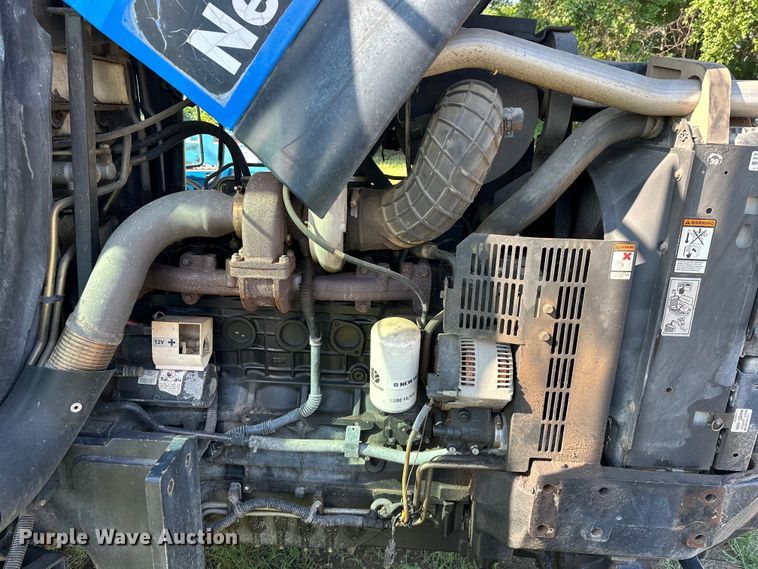 image for item EJ8877 2004 New Holland  TS115A MFWD tractor