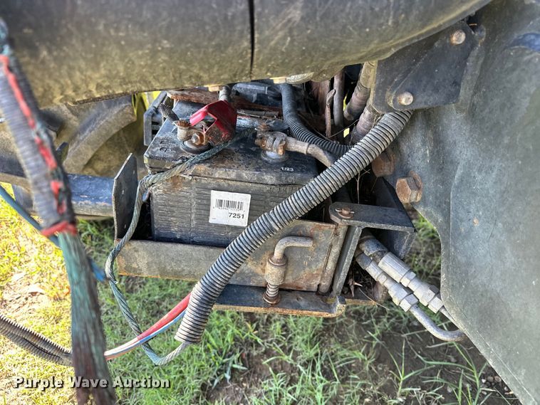 image for item EJ8877 2004 New Holland  TS115A MFWD tractor