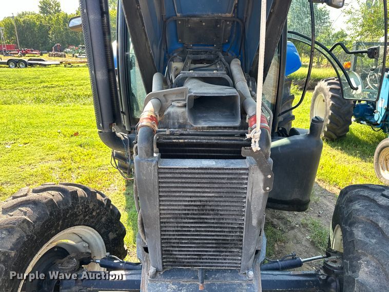image for item EJ8877 2004 New Holland  TS115A MFWD tractor