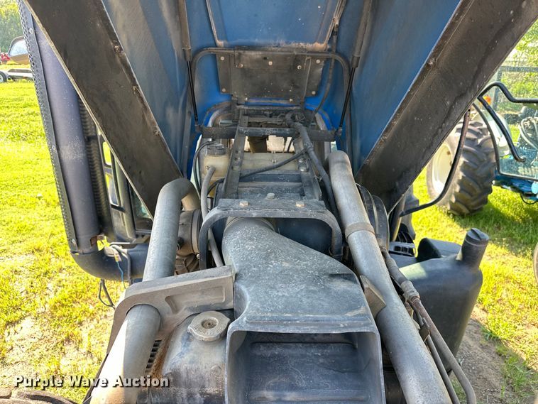 image for item EJ8877 2004 New Holland  TS115A MFWD tractor