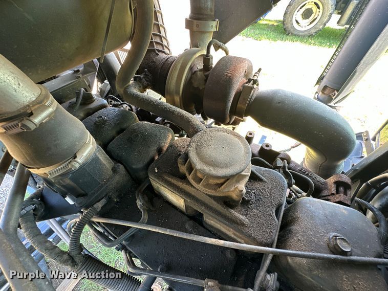 image for item EJ8877 2004 New Holland  TS115A MFWD tractor