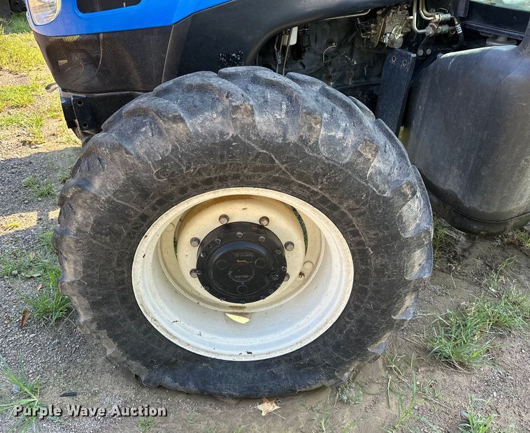 image for item EJ8877 2004 New Holland  TS115A MFWD tractor
