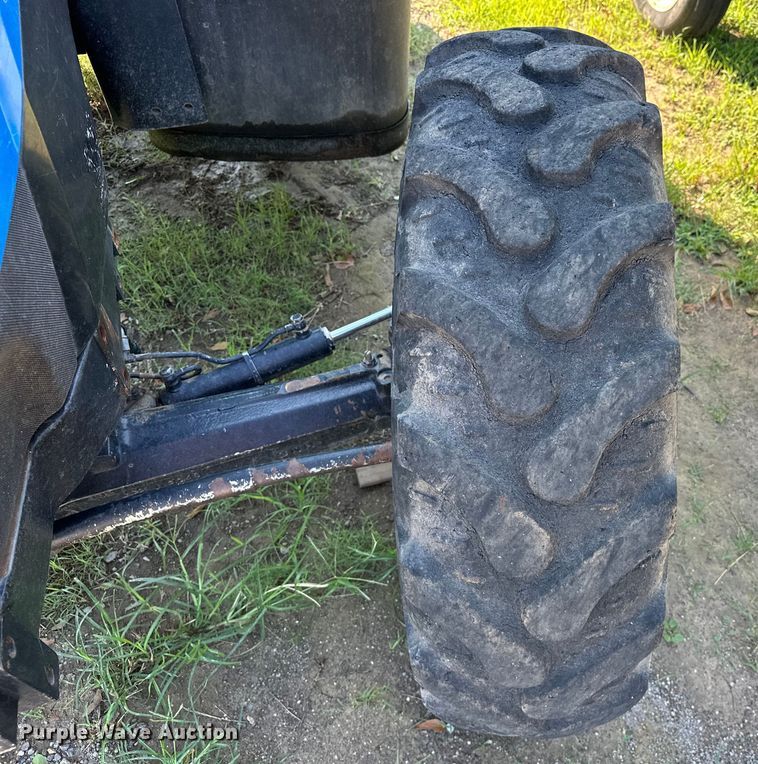 image for item EJ8877 2004 New Holland  TS115A MFWD tractor