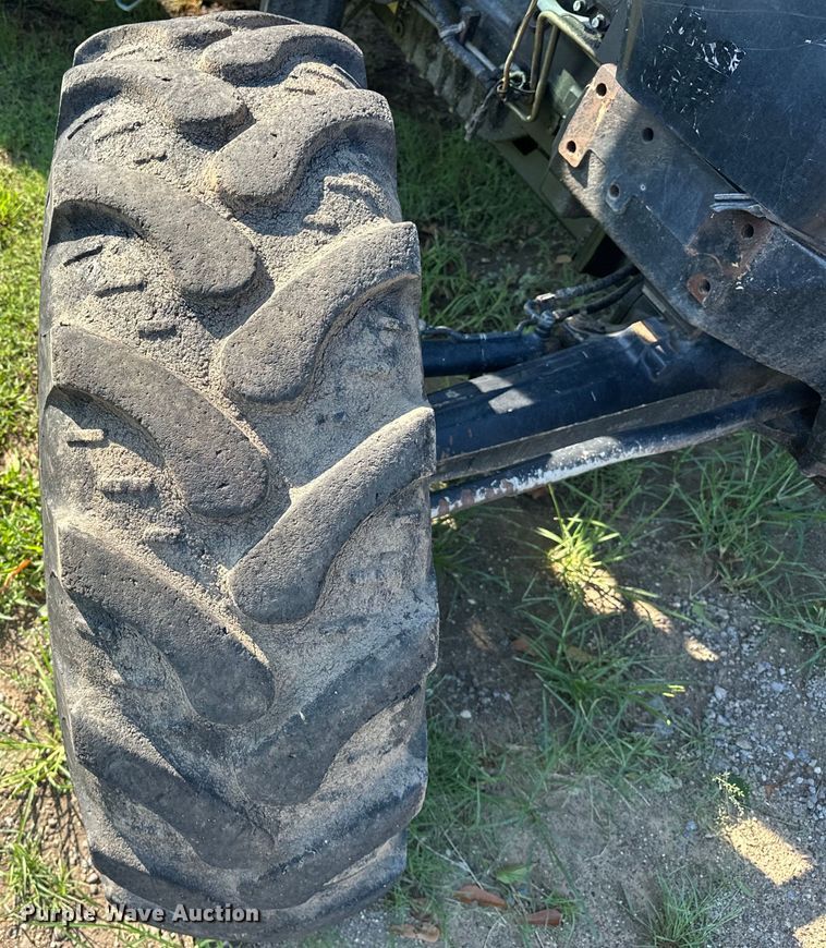 image for item EJ8877 2004 New Holland  TS115A MFWD tractor