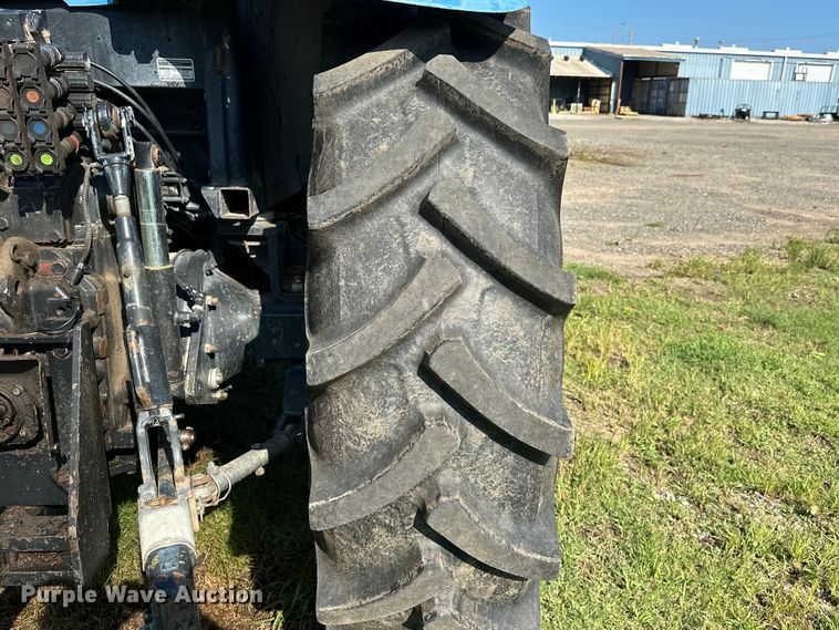 image for item EJ8877 2004 New Holland  TS115A MFWD tractor