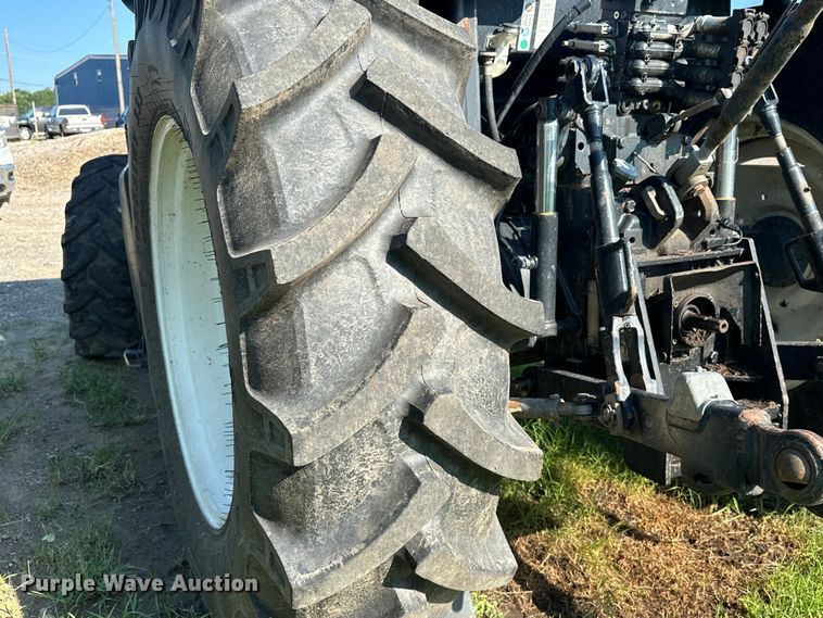 image for item EJ8877 2004 New Holland  TS115A MFWD tractor