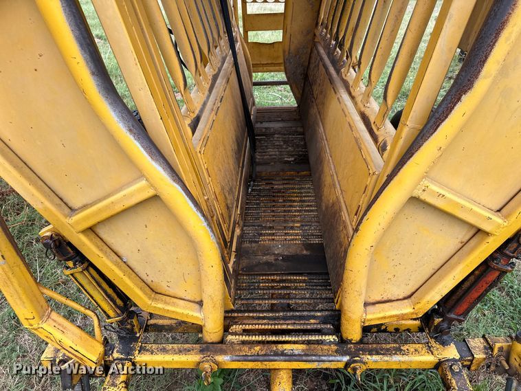 image for item EJ8878 Livestock chute 