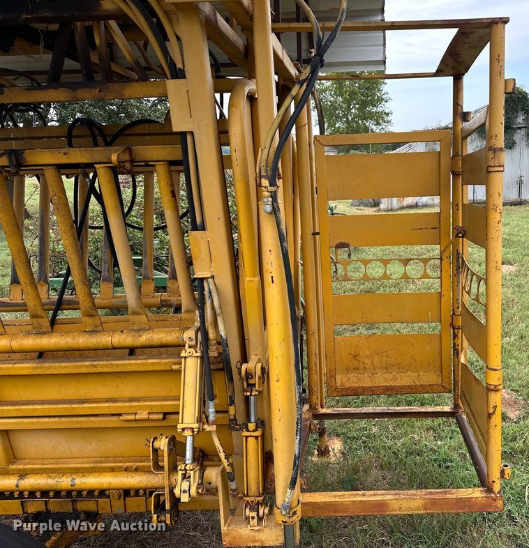 image for item EJ8878 Livestock chute 