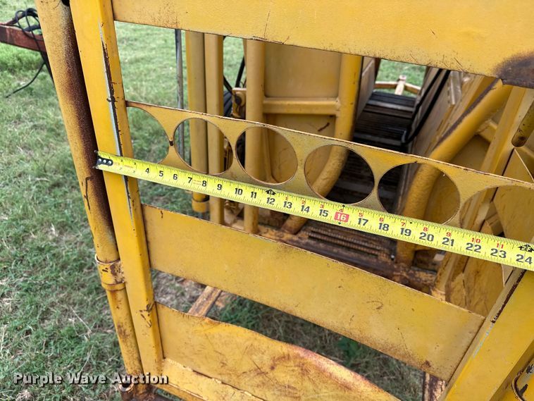 image for item EJ8878 Livestock chute 