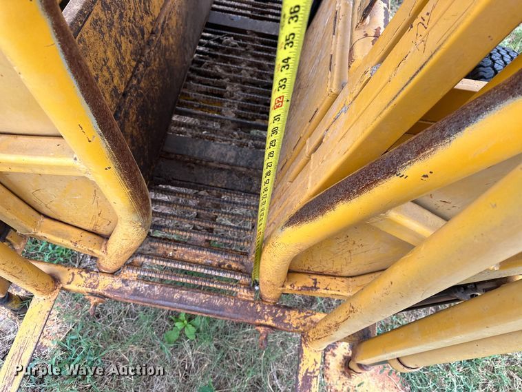 image for item EJ8878 Livestock chute 