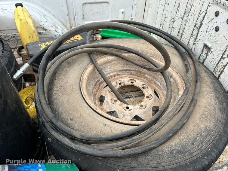 image for item EJ8882 WW  livestock chute 