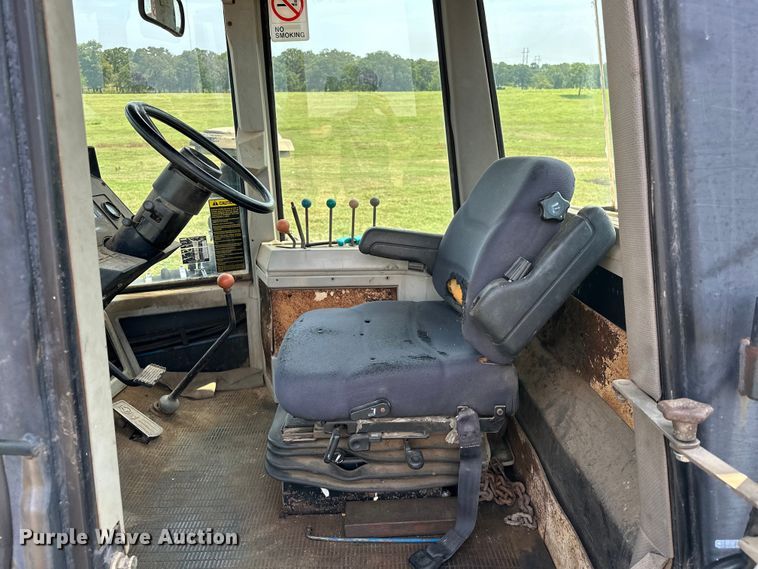 image for item EJ8884 1990 Ford 876 Versatile  4WD tractor