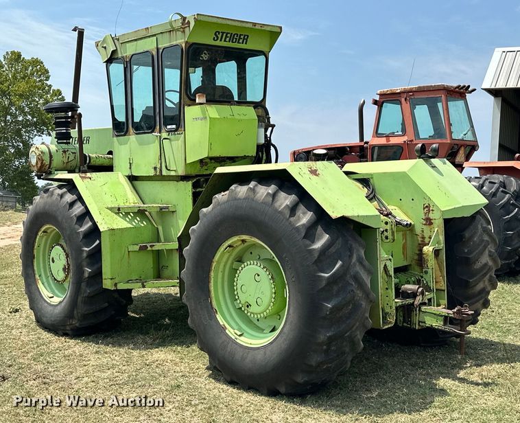 image for item EJ8885 1975 Steiger Bearcat II 4WD tractor