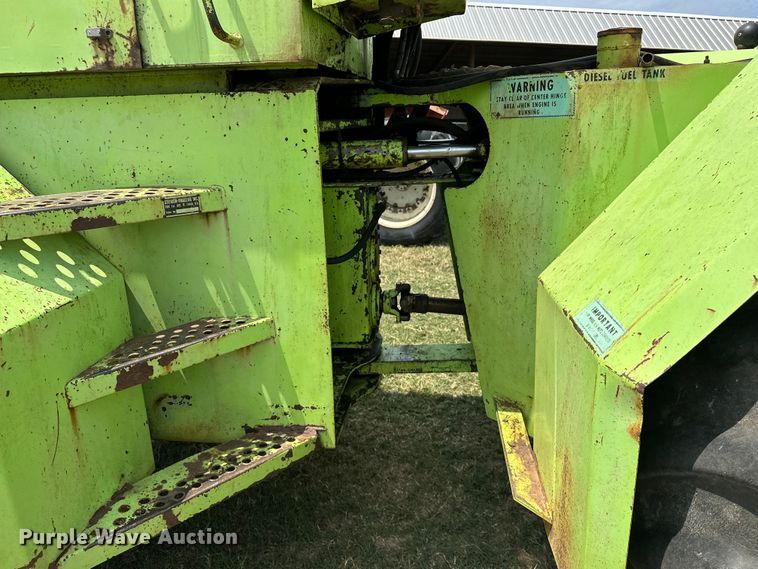 image for item EJ8885 1975 Steiger Bearcat II 4WD tractor