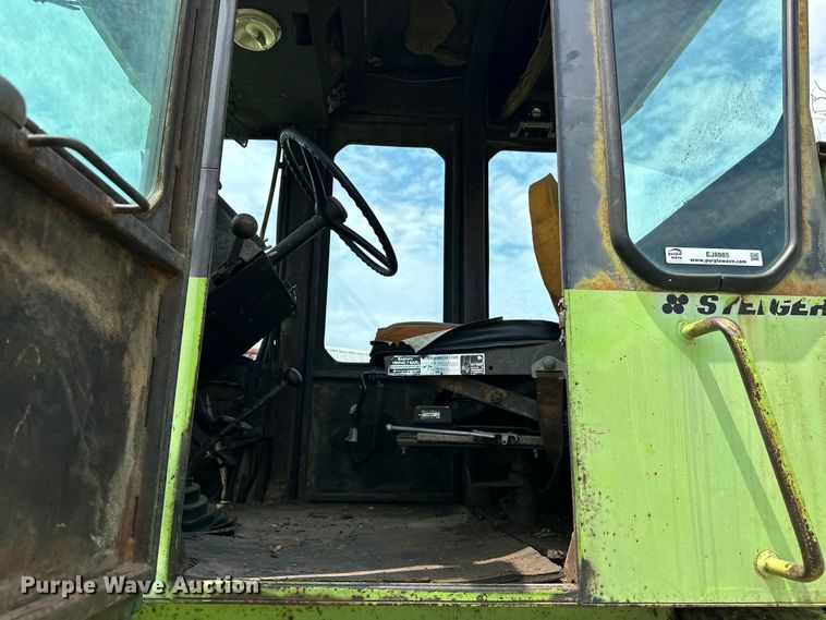 image for item EJ8885 1975 Steiger Bearcat II 4WD tractor