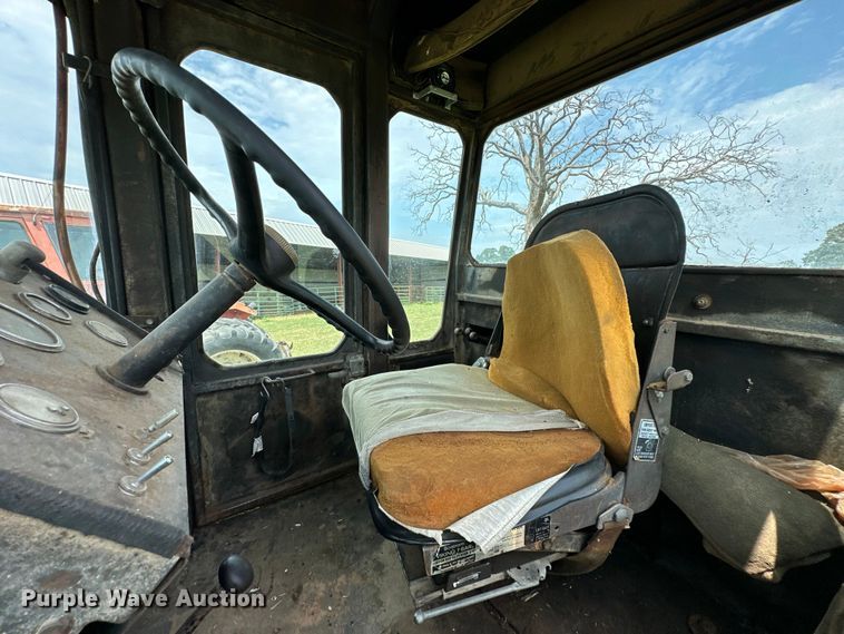 image for item EJ8885 1975 Steiger Bearcat II 4WD tractor