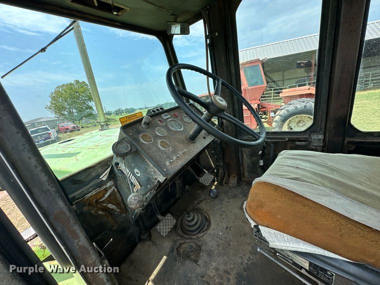 image for item EJ8885 1975 Steiger Bearcat II 4WD tractor