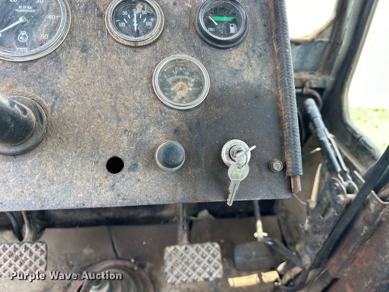 image for item EJ8885 1975 Steiger Bearcat II 4WD tractor