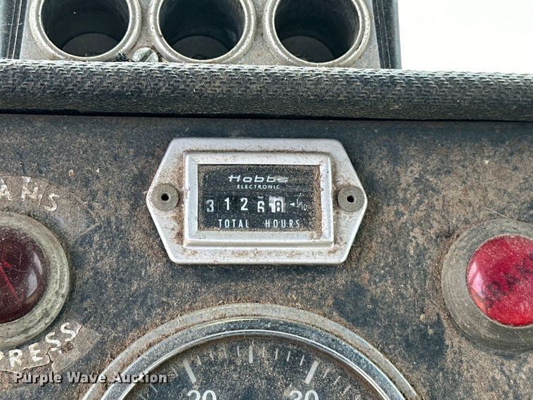 image for item EJ8885 1975 Steiger Bearcat II 4WD tractor