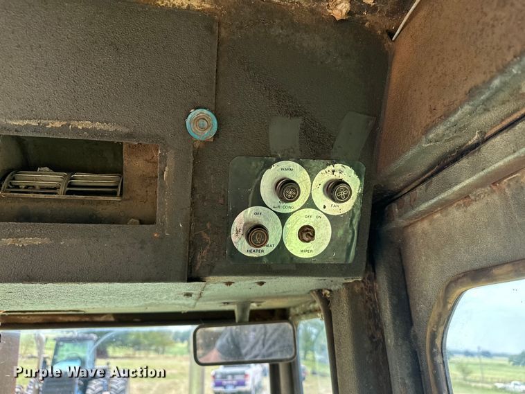 image for item EJ8885 1975 Steiger Bearcat II 4WD tractor