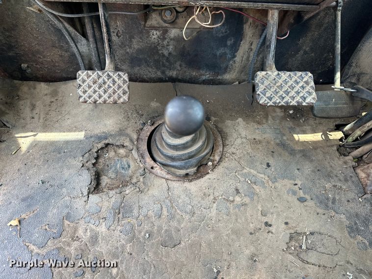 image for item EJ8885 1975 Steiger Bearcat II 4WD tractor