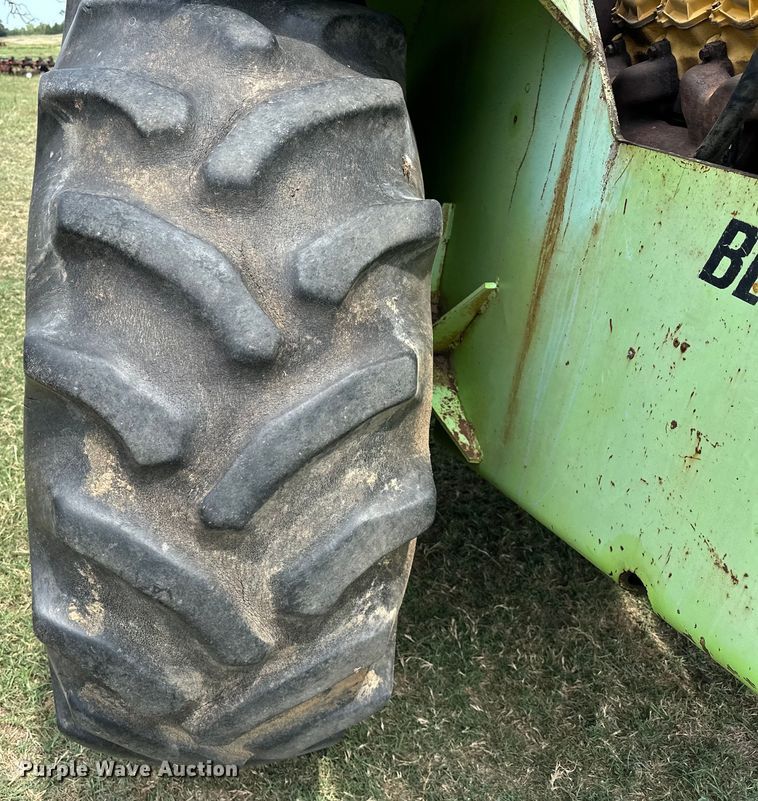 image for item EJ8885 1975 Steiger Bearcat II 4WD tractor