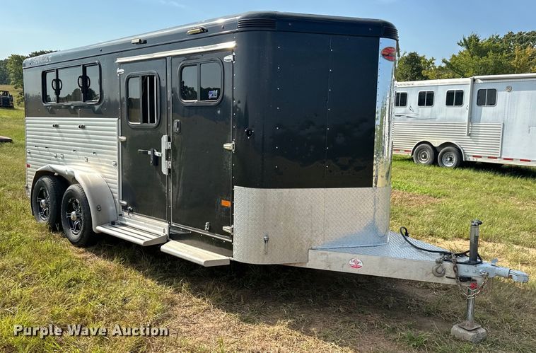image for item EJ8909 2021 Sundowner  Showman GT livestock trailer