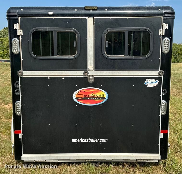image for item EJ8909 2021 Sundowner  Showman GT livestock trailer