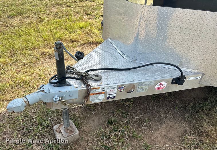 image for item EJ8909 2021 Sundowner  Showman GT livestock trailer